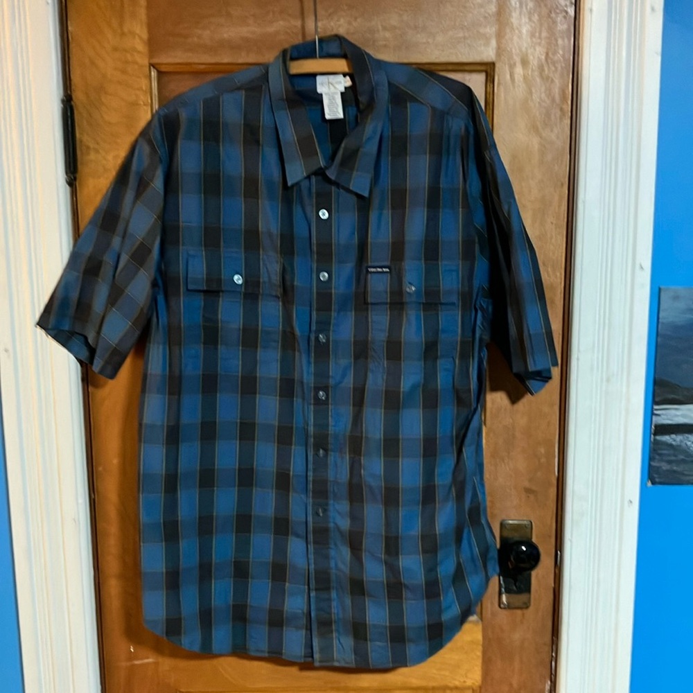Calvin Klein Jeans Men's Short Sleeve Button Up Shirt. Size XL. Plaid.
